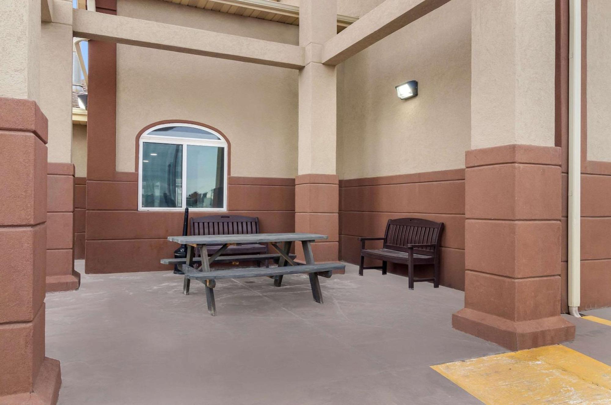 Econo Lodge Scottsbluff Exterior photo